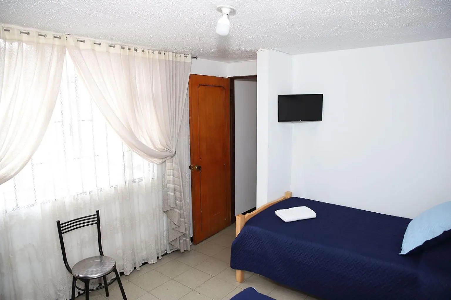 Habitacion Grande Con Iluminacion Natural, Central location